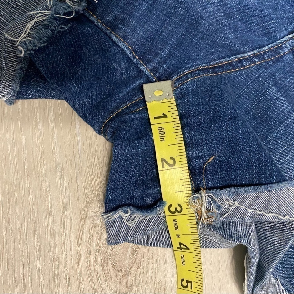 Madewell Roadtripper High Rise Raw Hem Jean Shorts, Medium Wash, Size 27 - Picture 9 of 10